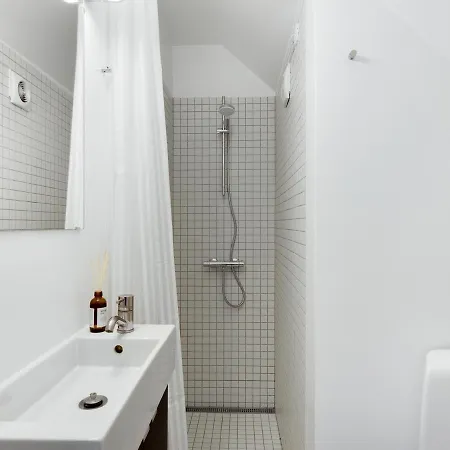Sanders Saint - Loft One-bedroom By The Charming Canals Apartment *